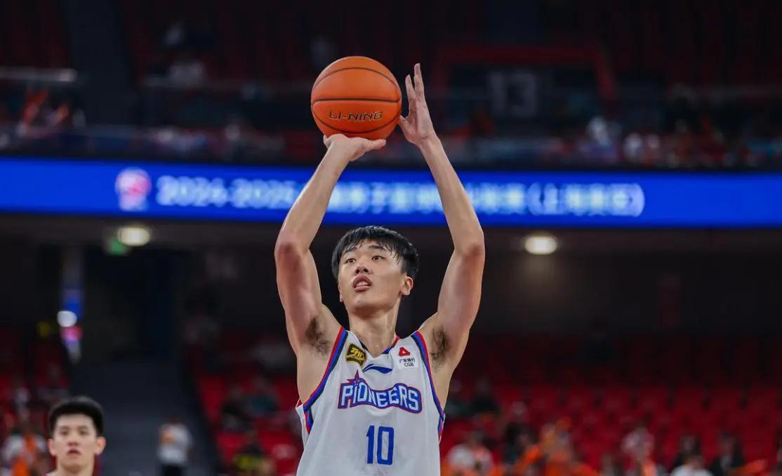 他需要在比, 精准, 为内线的战